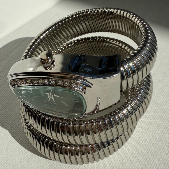 Serpenti Elegant Silver Wrap Women's Watch - Picture 3 of 15